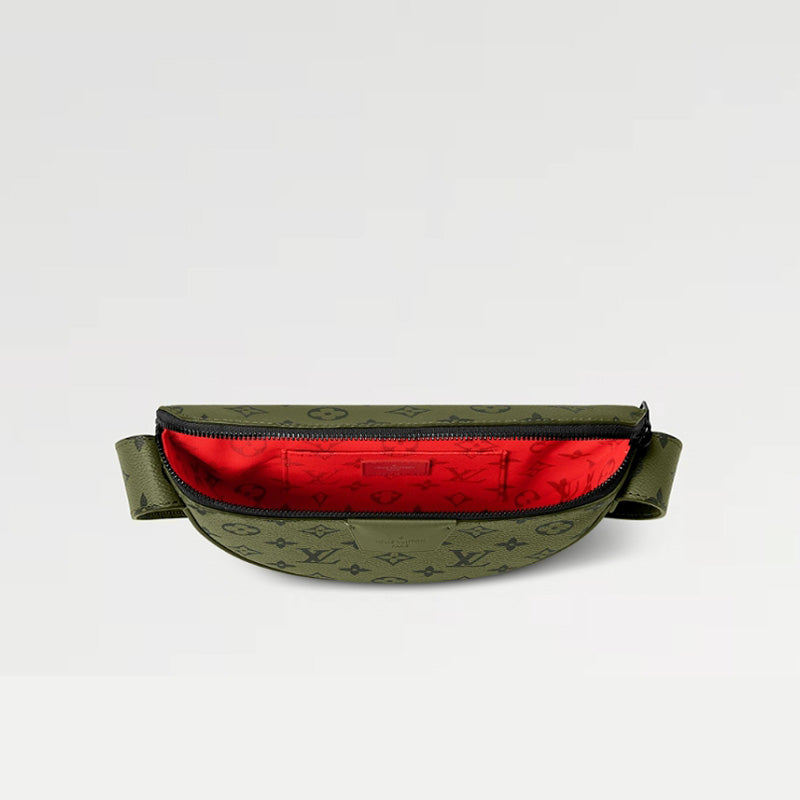 LOUIS VUITTON  秋冬の新作スタイル  ムーン・クロスボディRef: M23838