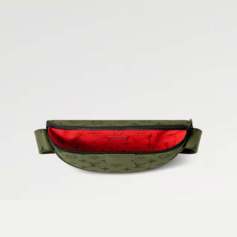 LOUIS VUITTON  秋冬の新作スタイル  ムーン・クロスボディRef: M23838