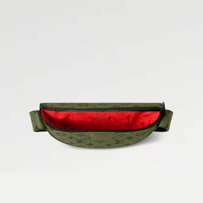 LOUIS VUITTON  秋冬の新作スタイル  ムーン・クロスボディRef: M23838