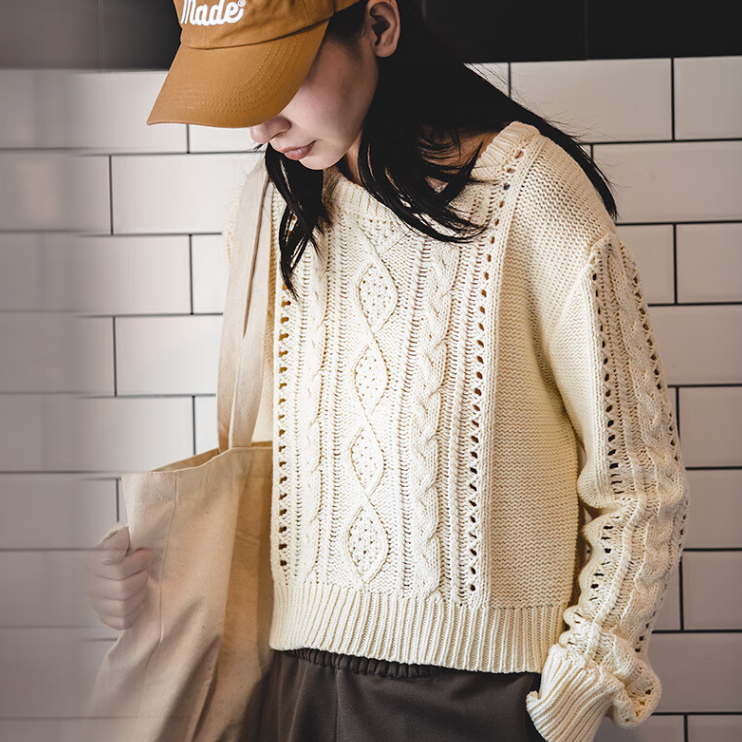 馬登女裝 復古圓領鏤空麻花菱格毛衣短款套頭米白色絞花針織衫