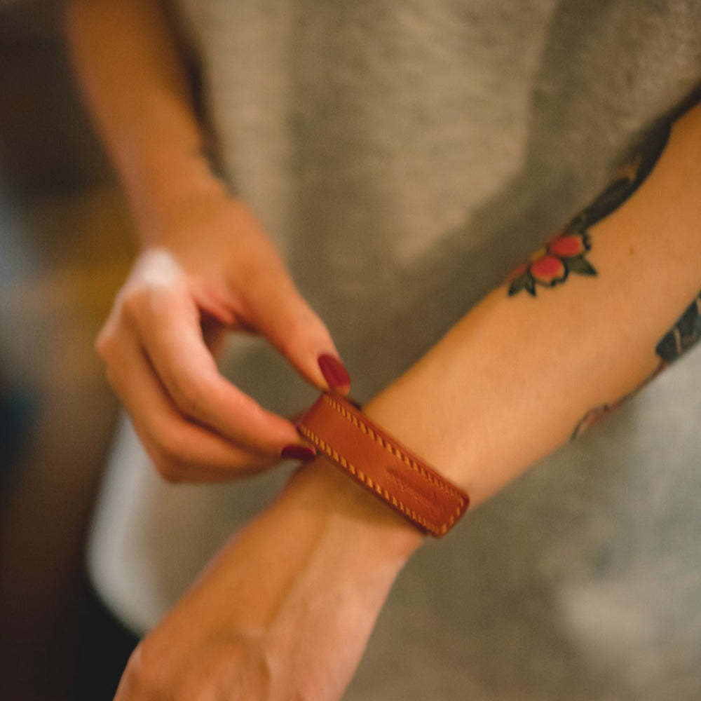 馬登女裝 植鞣真皮手鐲皮環高橋老花開口半鐲手環