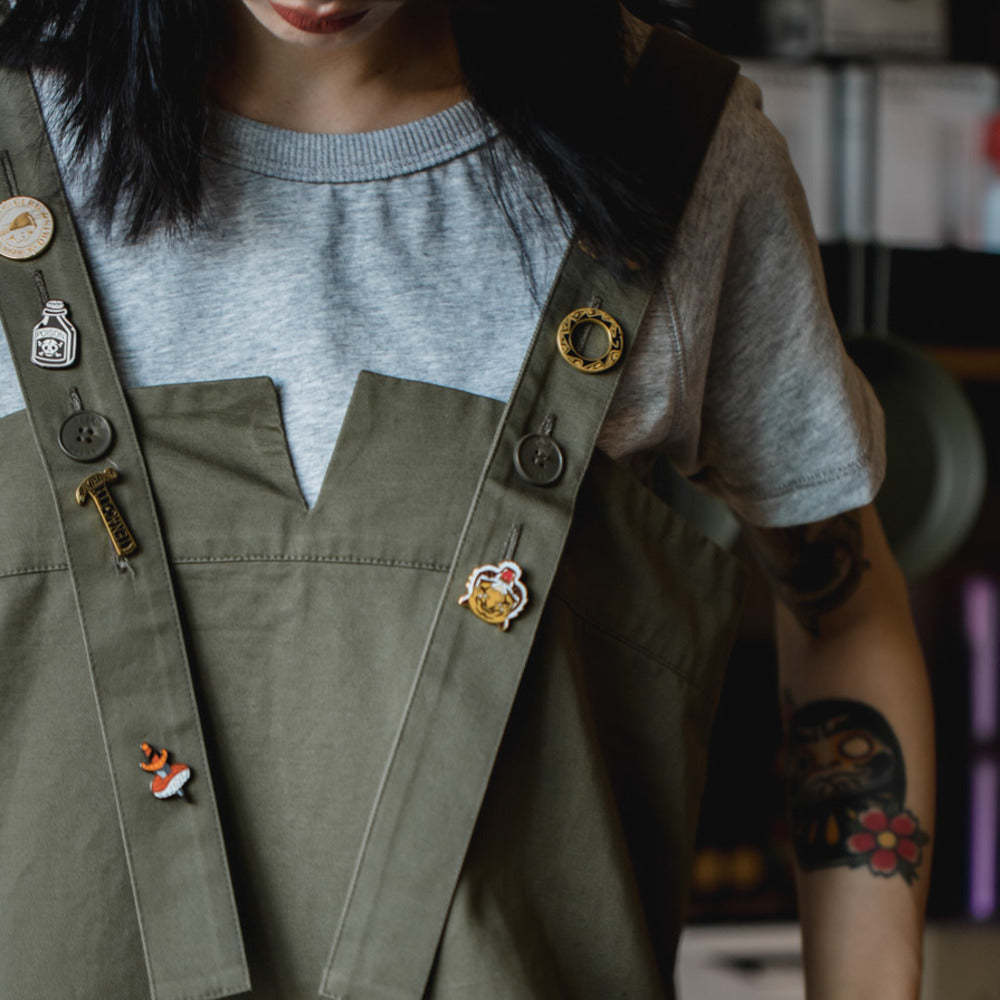 馬登女裝 美式vintage珐琅蝴蝶扣胸針阿美哢嘰徽章玩物