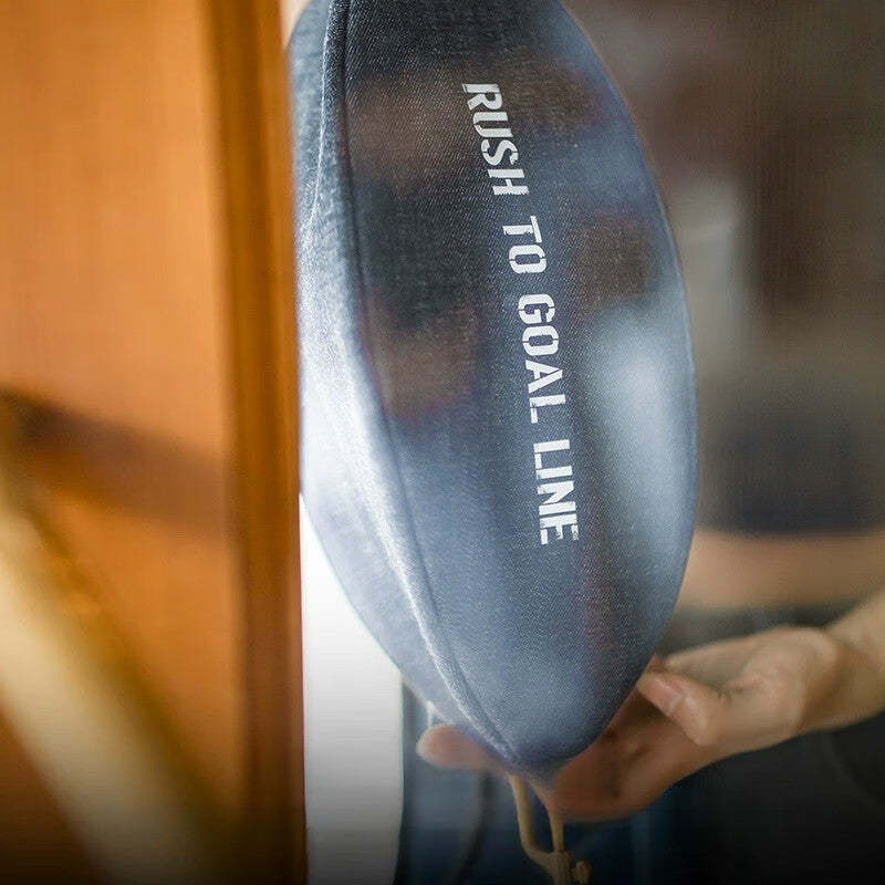 馬登女裝 美式復古牛仔布大容量斜挎橄欖球包字母通勤單肩胸包