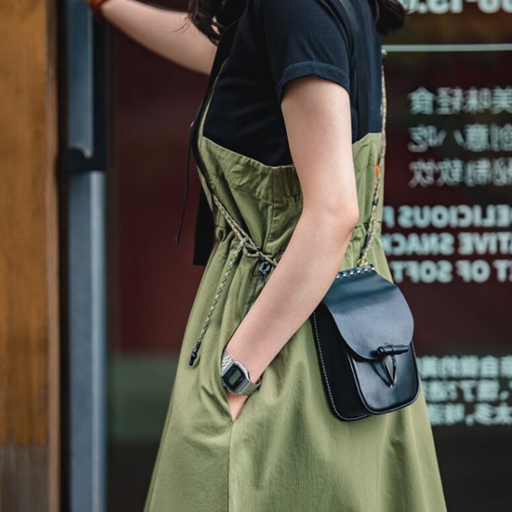 馬登女裝 山系休閒背帶裙梨型身材收腰顯瘦連衣長裙子早秋新款