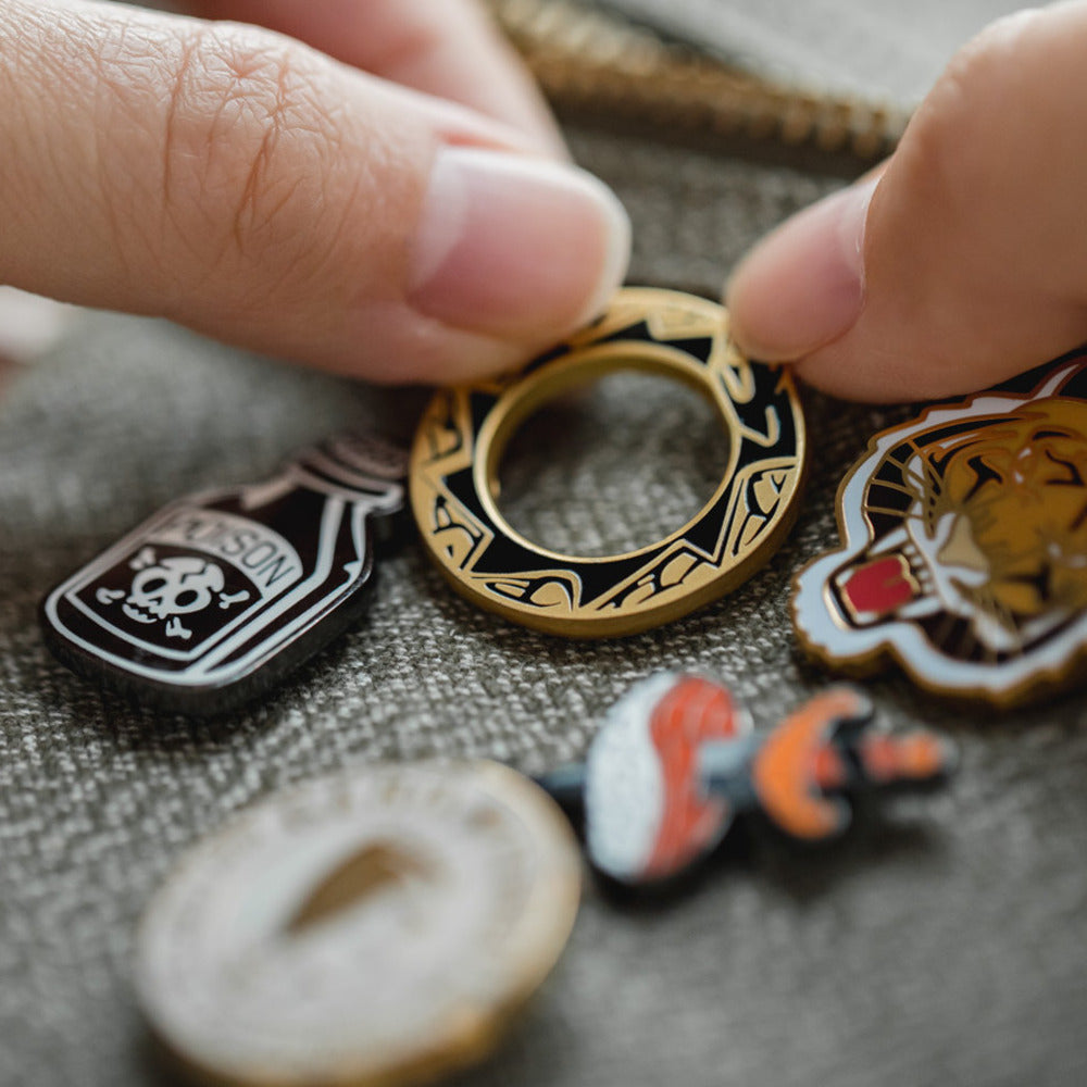 馬登女裝 美式vintage珐琅蝴蝶扣胸針阿美哢嘰徽章玩物