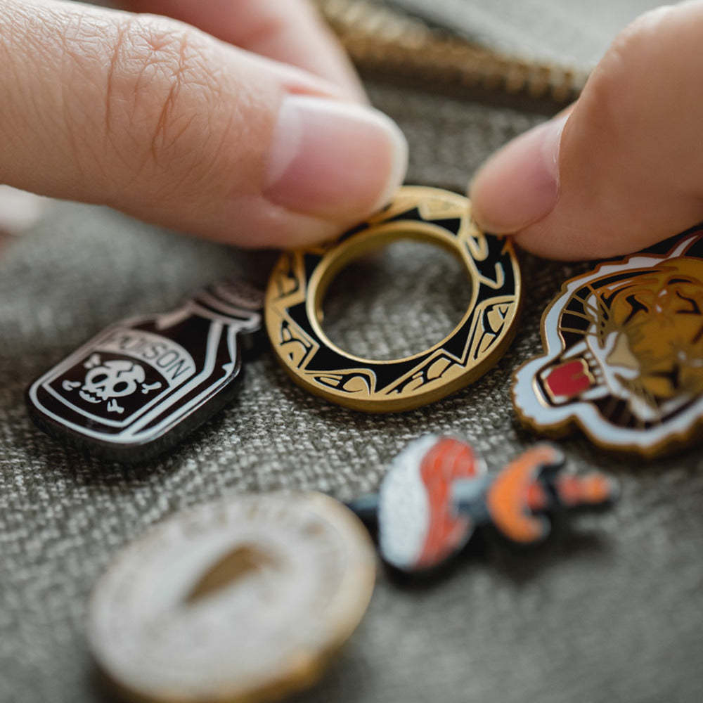 馬登女裝 美式vintage珐琅蝴蝶扣胸針阿美哢嘰徽章玩物