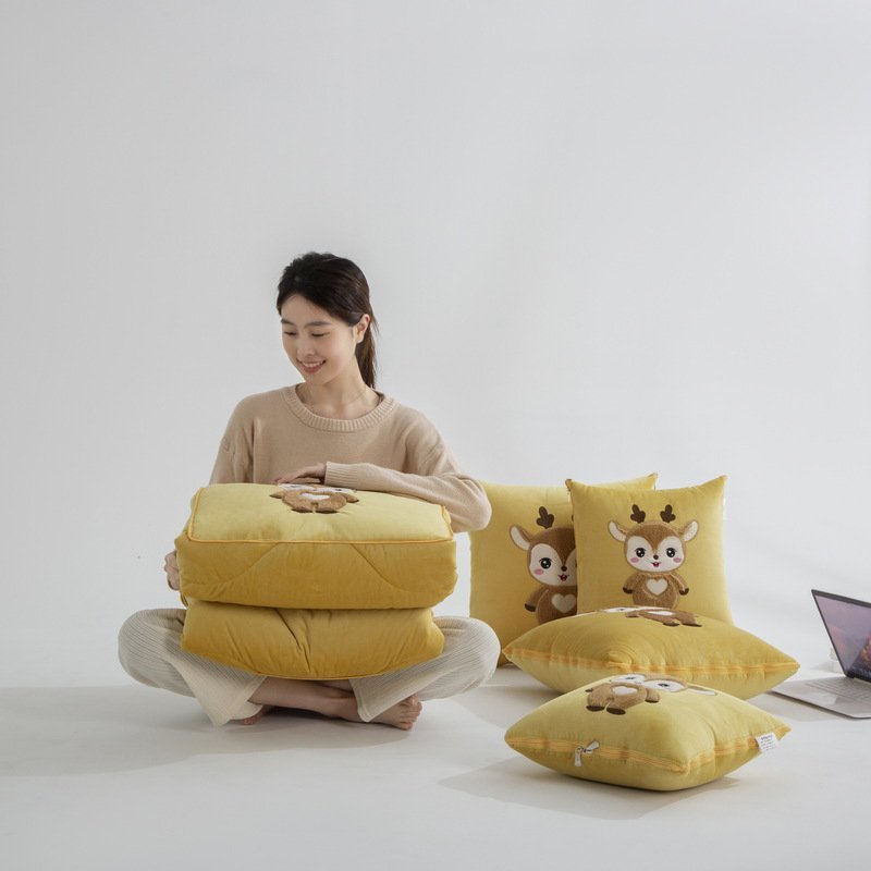 兩用抱枕被 多功能加厚水晶絨吉祥卡通泰迪絨 抱枕被卡通泰迪絨加厚多功能絨毯