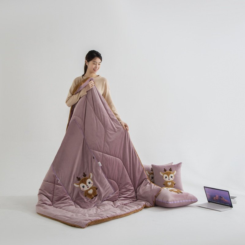 兩用抱枕被 多功能加厚水晶絨吉祥卡通泰迪絨 抱枕被卡通泰迪絨加厚多功能絨毯