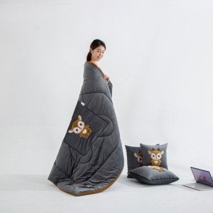 兩用抱枕被 多功能加厚水晶絨吉祥卡通泰迪絨 抱枕被卡通泰迪絨加厚多功能絨毯