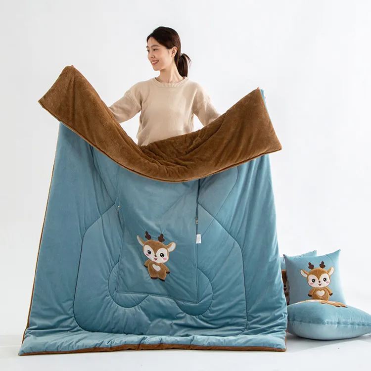 兩用抱枕被 多功能加厚水晶絨吉祥卡通泰迪絨 抱枕被卡通泰迪絨加厚多功能絨毯