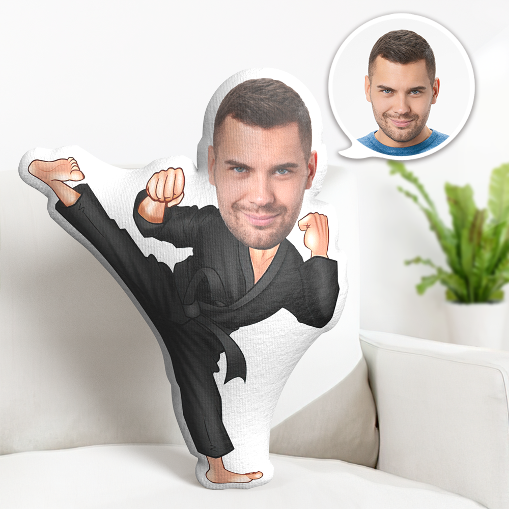 Oreiller Facial Personnalisé Poupée Faciale Personnalisée Instructeur De Taekwondo Poupée Minime Oreiller Cadeaux Pour Lui - MiniMe Pillow