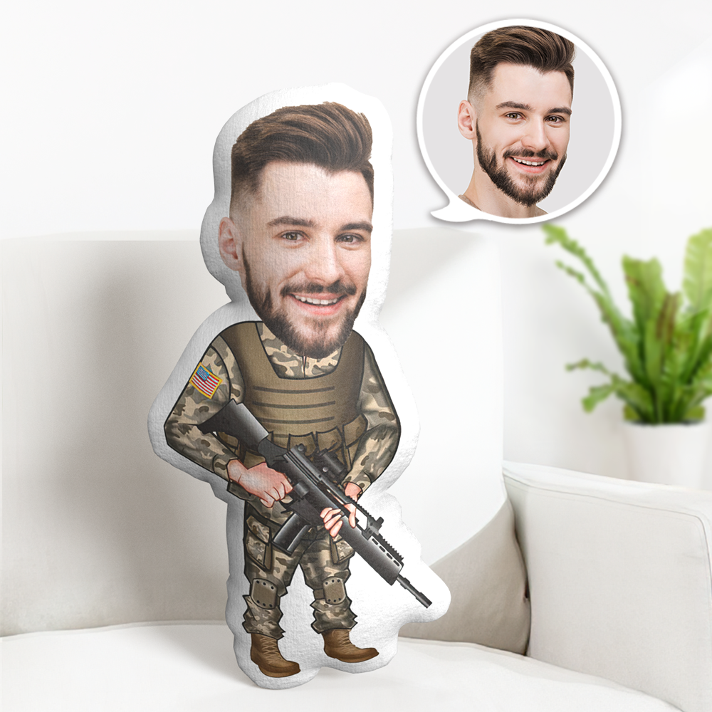 Oreiller De Visage Personnalisé Soldat De Poupée De Visage Personnalisé Avec Des Cadeaux D'oreiller Minime De Poupée De Pistolet Pour Lui - MiniMe Pillow