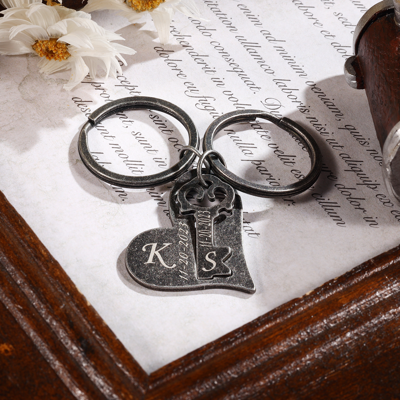 2 PCS Couple Keychain Set Custom 2 Letters & Date Keyring Stainless Steel Keychain Valentine's Day Gift for Him/Her-Jessemade AU