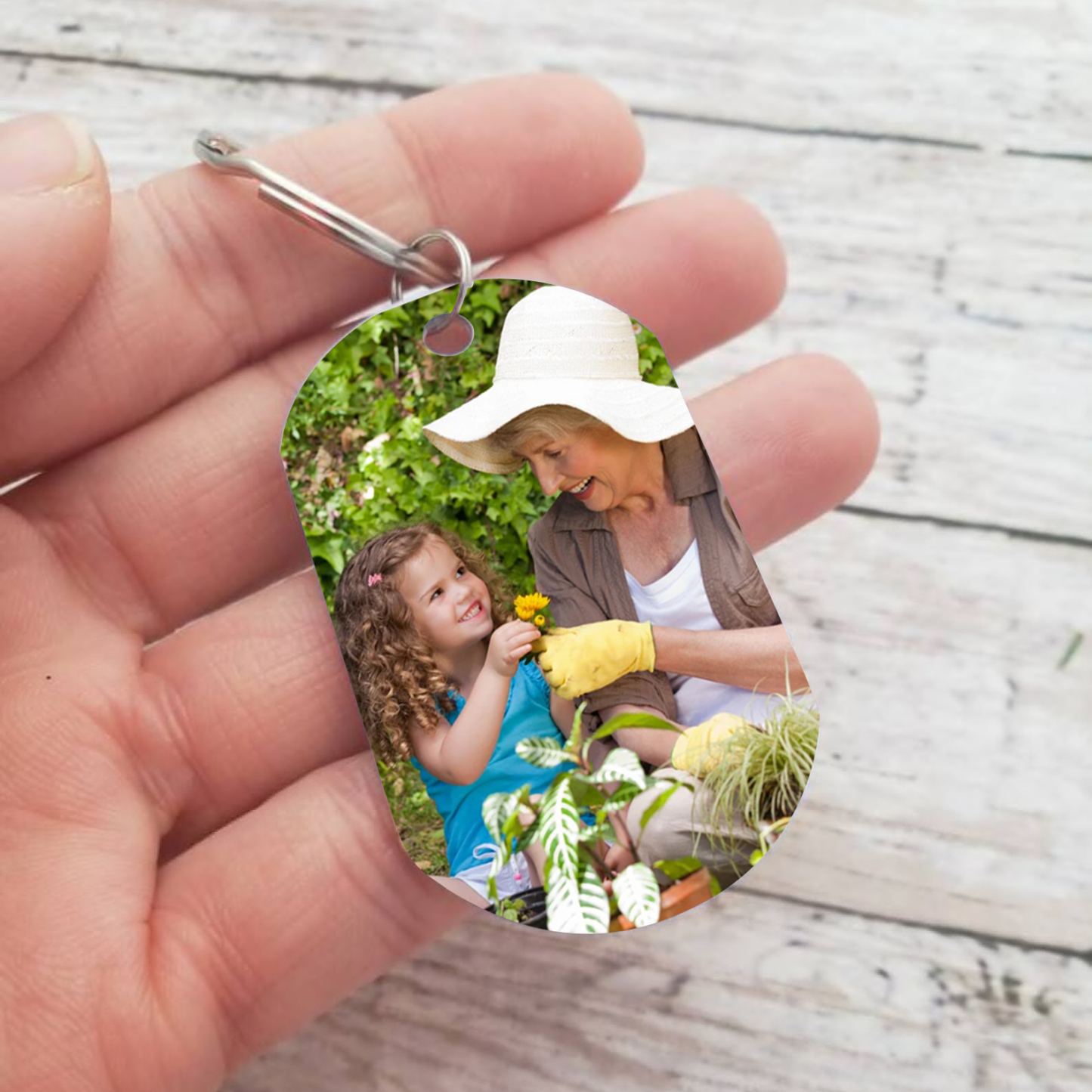 Personalised Photo & Name Keychain Gift for Grandma - I Am As Lucky As We Can Be Because The World's Best Nan Belongs To Me-Jessemade AU