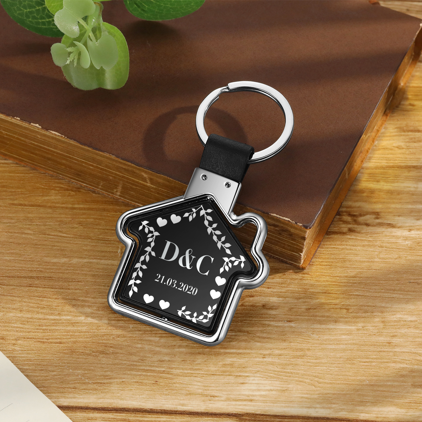 2 PCS Couple Keychain Set Custom 4 Letters & 2 Dates Keyring House-Shaped Metal Keychain Valentine's Day Gift for Him/Her-Jessemade AU