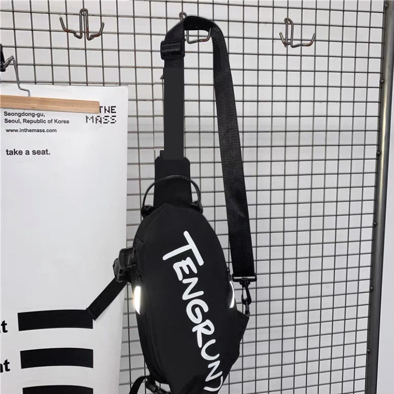 斜挎運動休閒日系單肩包百搭胸包男小背包手提袋