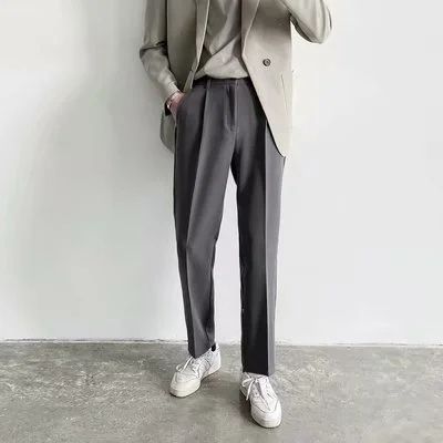 涼しさ抜群の韓国風男性用夏物パンツ広がるストレートタイプの若者向け製品