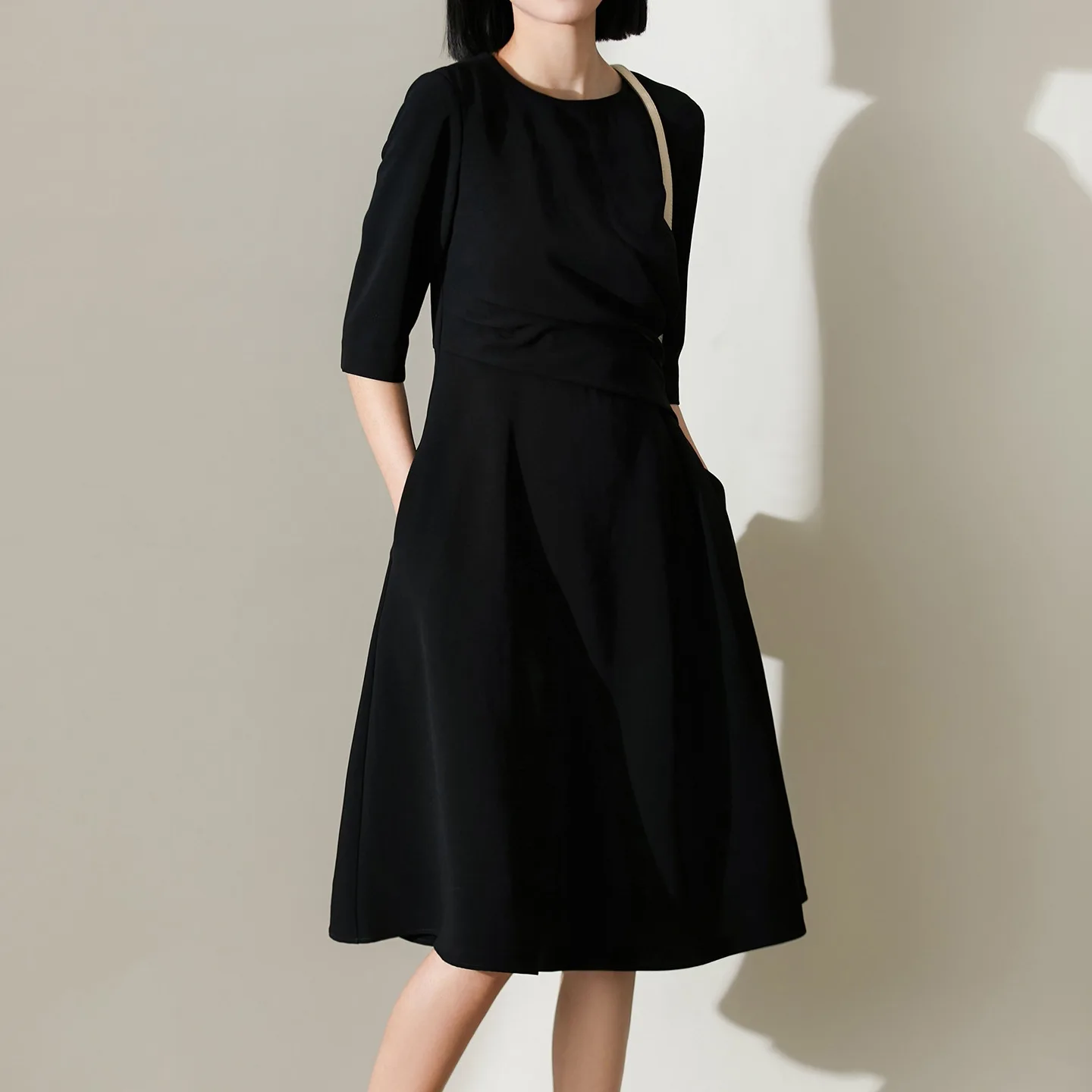 法式 船領 腰間捏褶 氣質 五分袖 約會洋裝