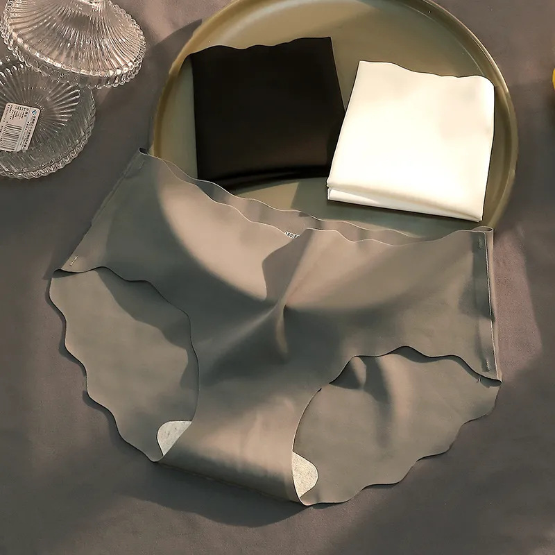 【3條裝】零觸感冰絲內褲 女士無痕中腰薄款抗菌 純棉襠透氣提臀大碼三角短褲