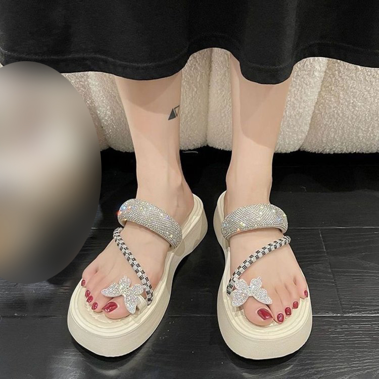 柔らかいビーチサンダル