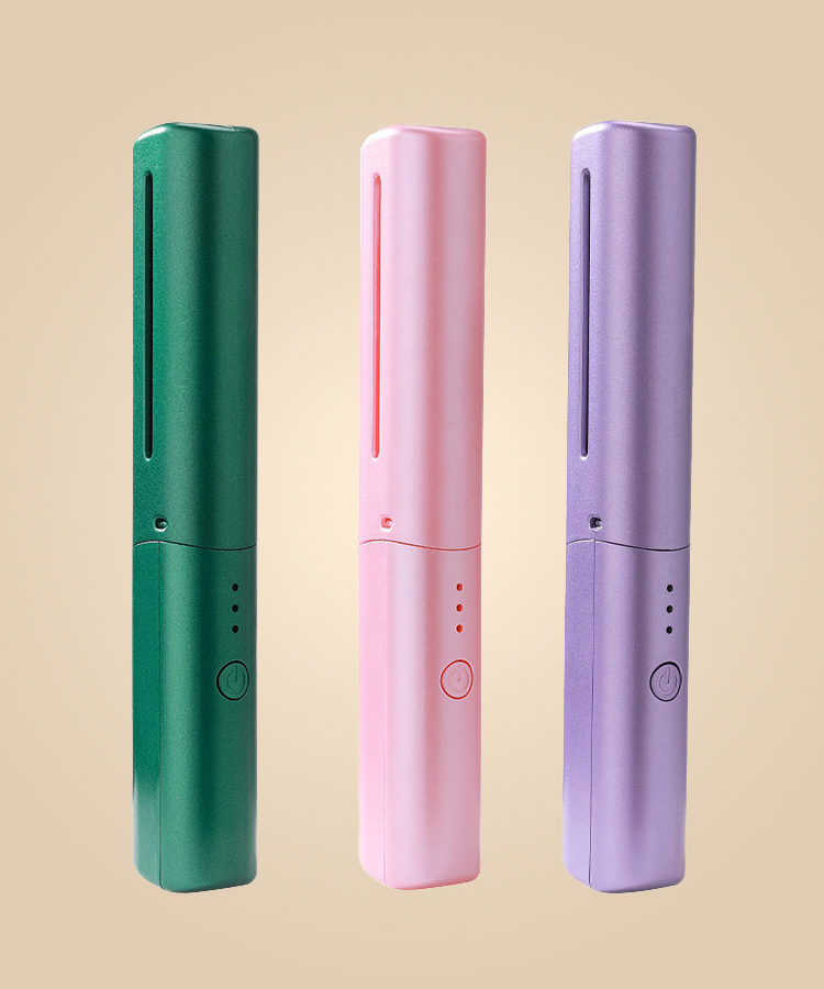 Rechargeable negative ion hair straightener