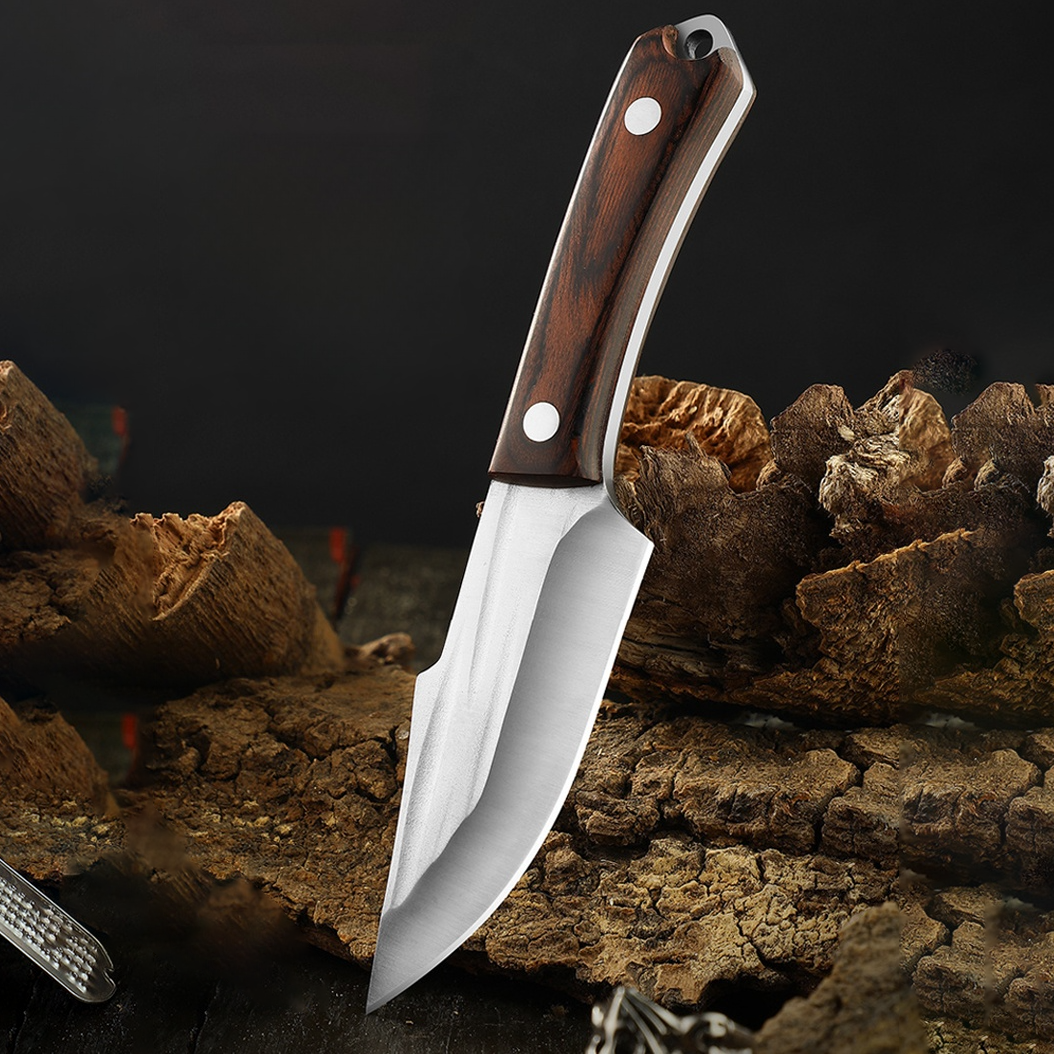 سكين فولاذي صغير مصنوع يدويًا