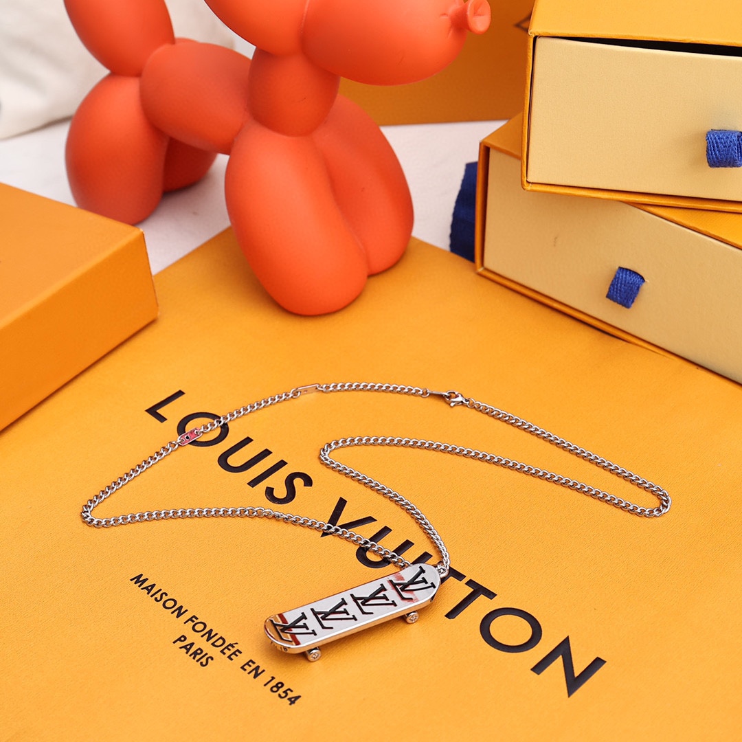 Louis Vuitton （ルイヴィトン）スケートボードのネックレス