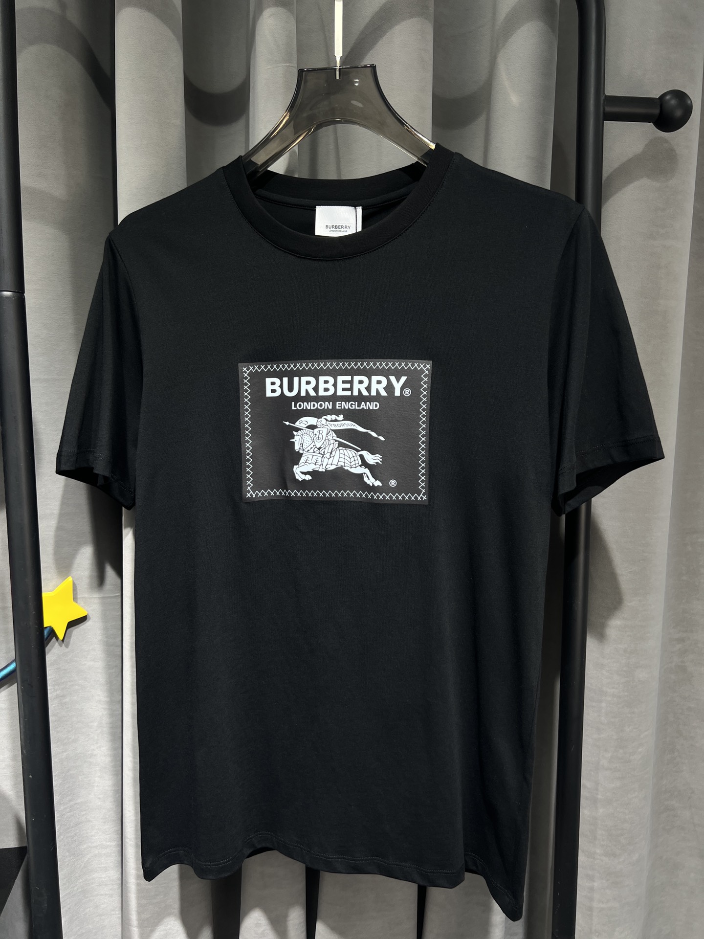 【Burberry】（バーバリー )半袖 男女兼用、ご好評に付き再入荷！
