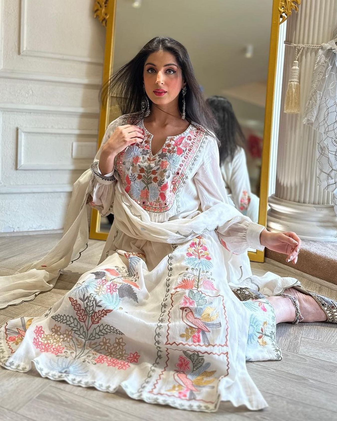 AWESOME WHITE COLOUR EMBROIDERY KURTA SET