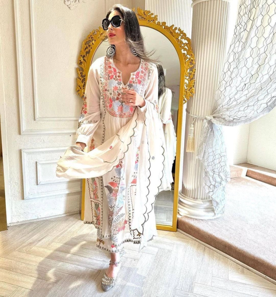 AWESOME WHITE COLOUR EMBROIDERY KURTA SET