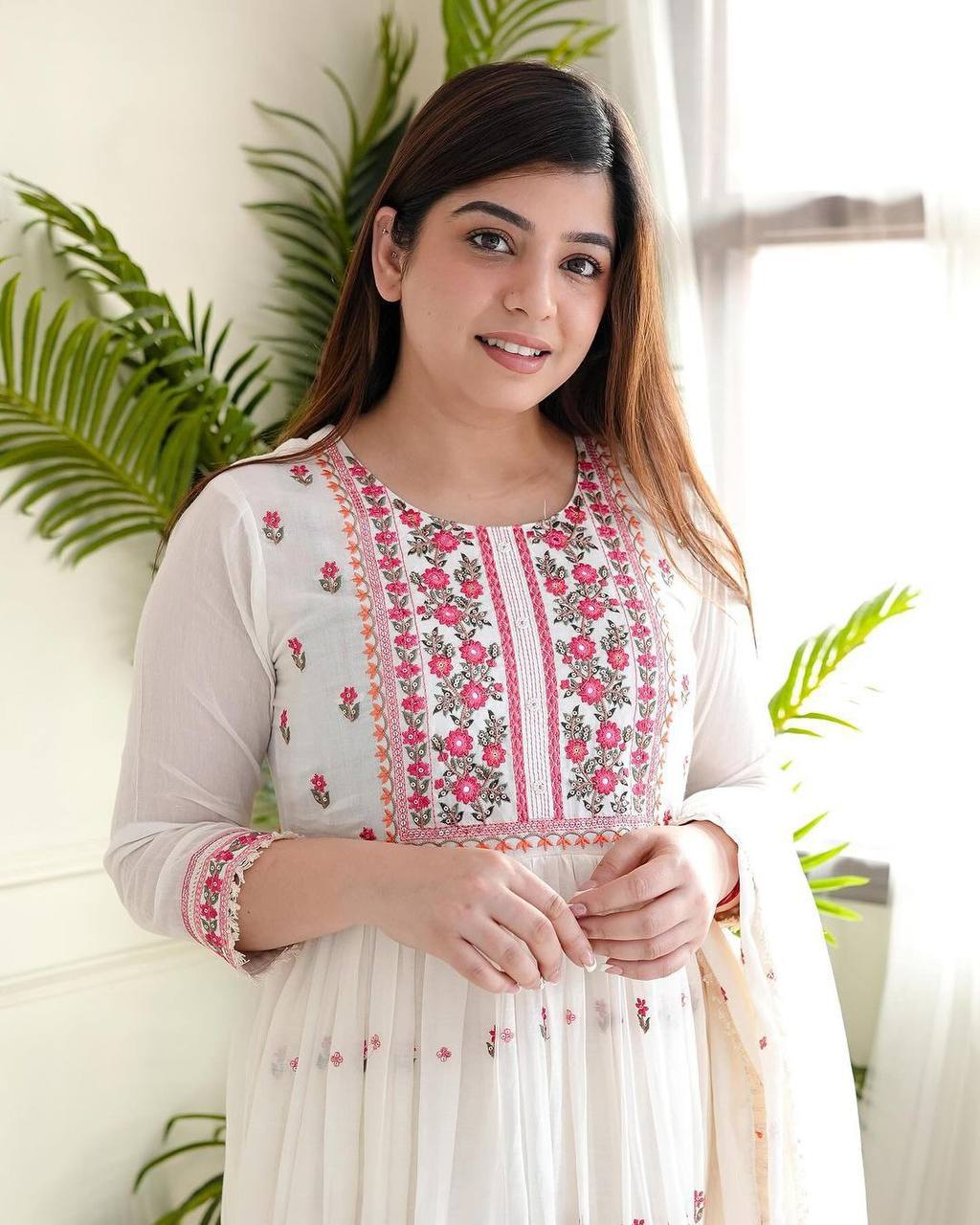 Beautiful off-white Colour Embroidery Suit Set