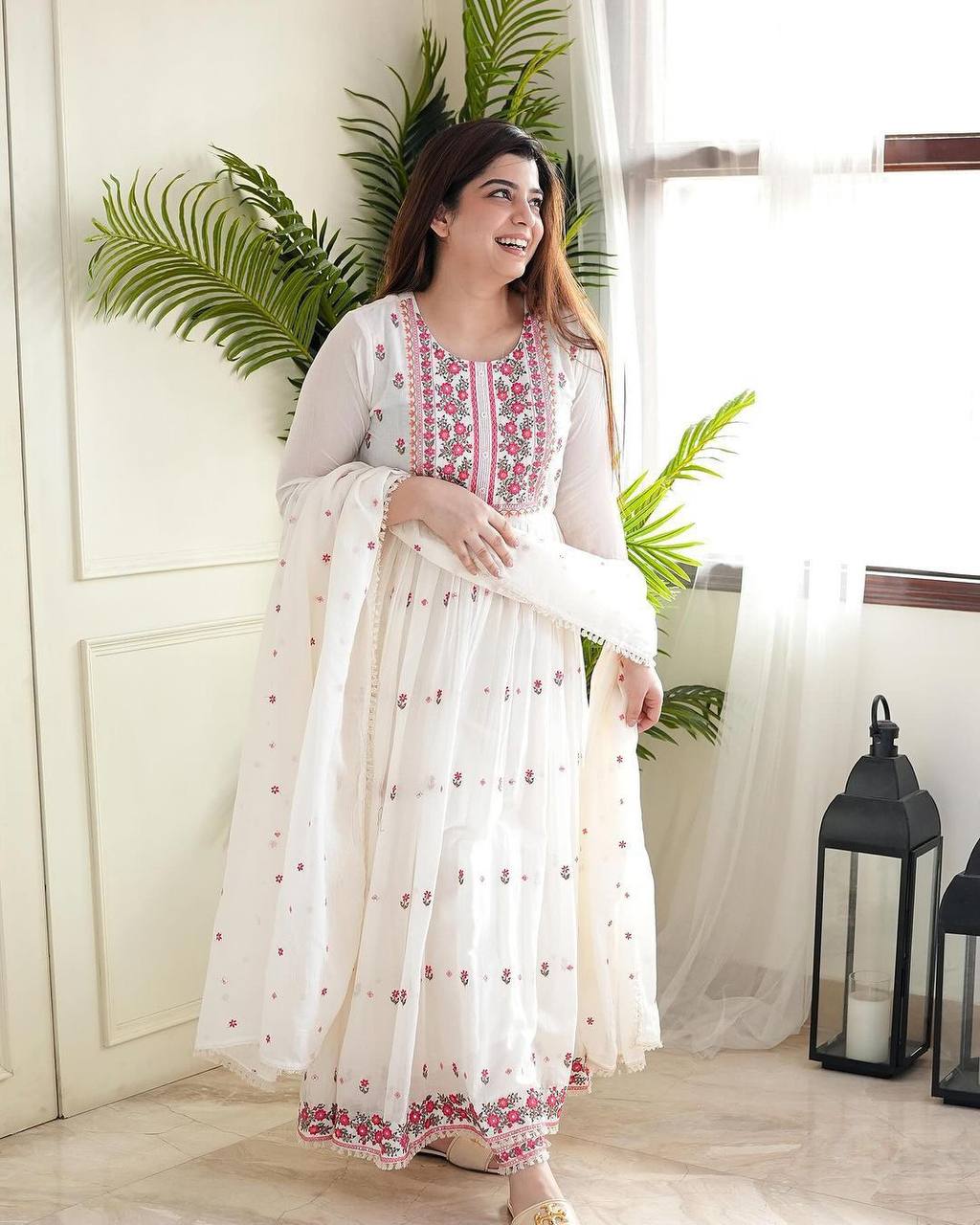 Beautiful off-white Colour Embroidery Suit Set