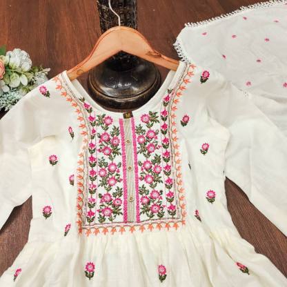 Beautiful off-white Colour Embroidery Suit Set