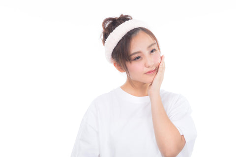 ウォーターピーリング美顔器を使った後のお肌は、汚れが落ち、きれいな状態ではありますが、いつもより敏感になっています。 使用後は、乳液やクリームなどを塗布して、しっかりと保湿しましょう。余裕がある場合は、保湿力の高いフェイスパックなどをして、うるおいをプラスするのもおすすめです。