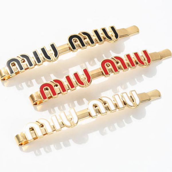 【国内即発】MIU MIU エナメルロゴヘアクリップ