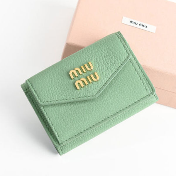 【国内即発】MIU MIU ヴィッテロダイノレザー 財布